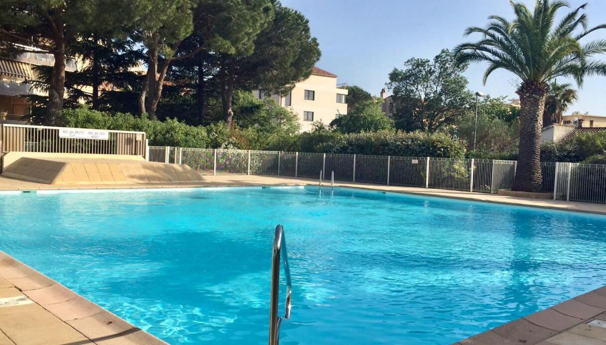 Merazur Frejus Luaran gambar
